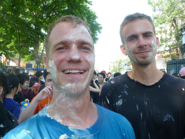 Součástí festivalu je i potírání (v některých případech i nahazování) křídou.