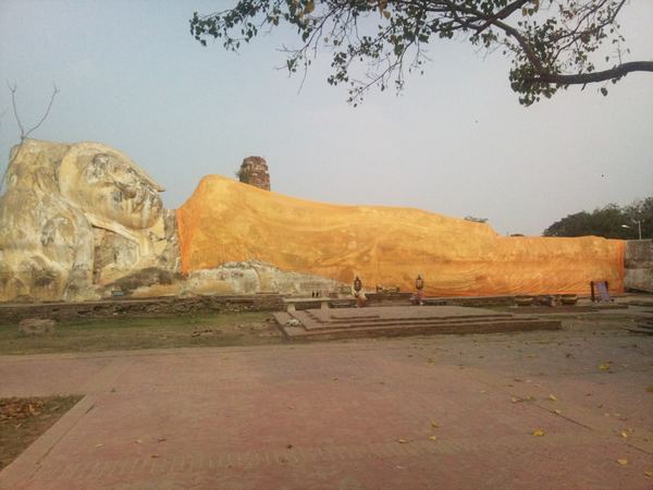 Ležící spící Buddha v Ayutthaye.