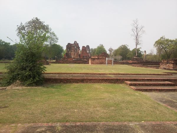 Další z mnoha chrámových ruin - Phra Phai Luang