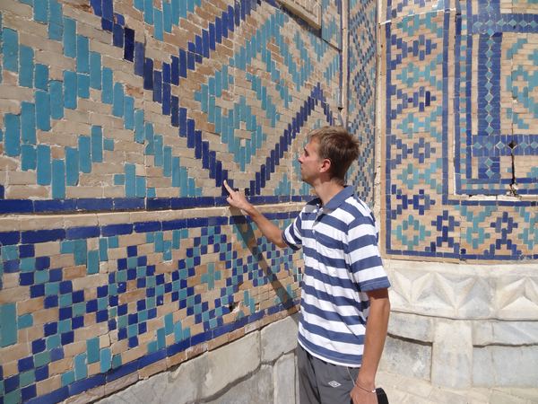 Uzbekové mají památky někdy až moc opravené (budovy jsou velice pěkné, ale z historického hlediska až tak moc neoslovují).