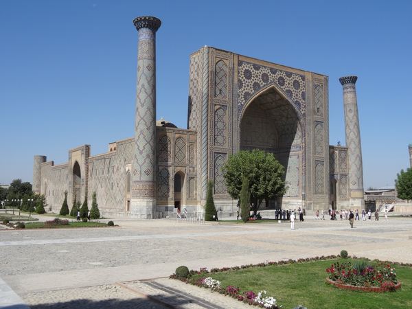 Ulugbeg madrasa byla vystavěna v letech 1417 až 1420 za vlády Tamerlána.