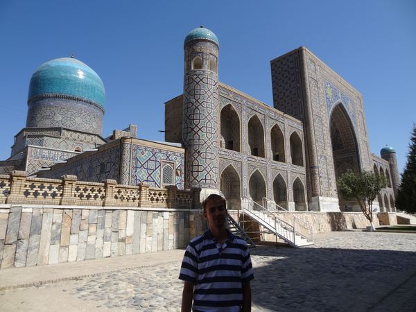 Třetí stavba nese název Tilya-Kori madrasa.