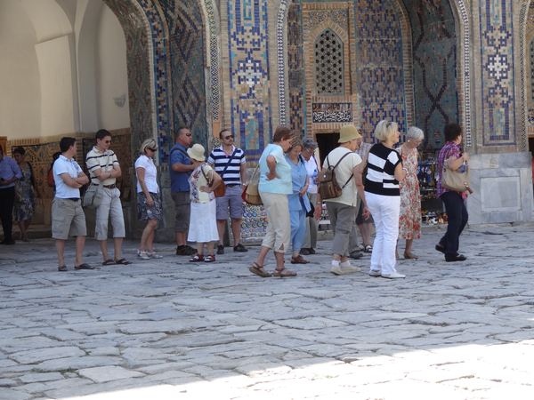 V Uzbekistánu nezávislých turistů moc nenajdete, ale zato je tu hromada skupin (zejména z Německa nebo Francie) na poznávacích zájezdech.