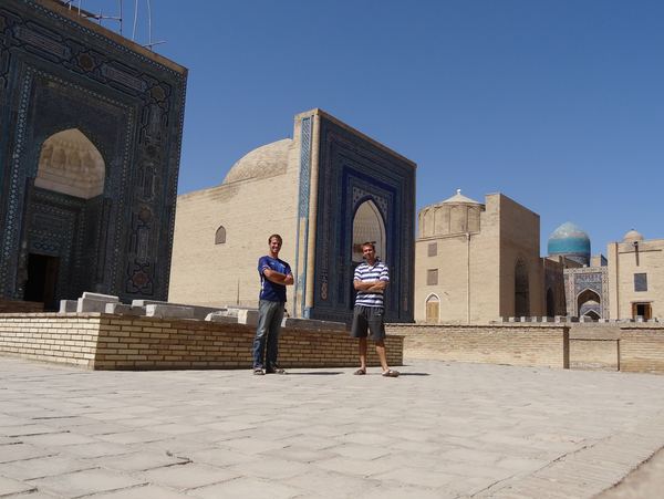 Podle legendy je zde pohřben Kusam ibn Abbas, bratranec samotného proroka Mohameda, který sem přišel v 7. století s invazí Arabů kázat islám.