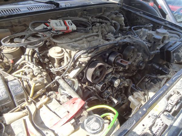 Nové těsnění bylo ještě horší než to staré, proto druhý den necháváme znovu rozmontovat motor a dát vše do pořádku.