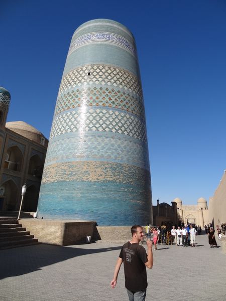 Symbolem Chivy se stal tento nedokončený minaret (Kalta Minor) jehož výstavba začala v roce 1851 na příkaz Muhammada Amina Khana.
