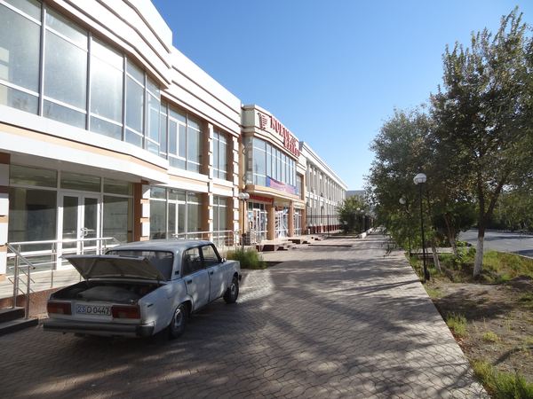 Ještě jednu noc před odjezdem do Turkmenistánu trávíme v Nukusu, hlavním městě Karakalpakstánu, autonomní republiky na severozápadě Uzbekistánu.