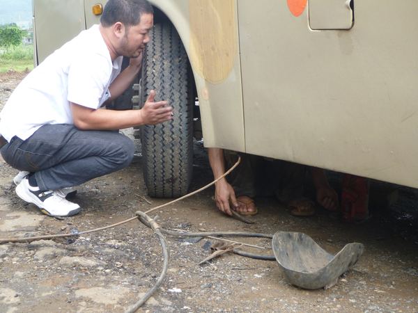 Vietnamské DMZ - náš autobus má nějaké problémy