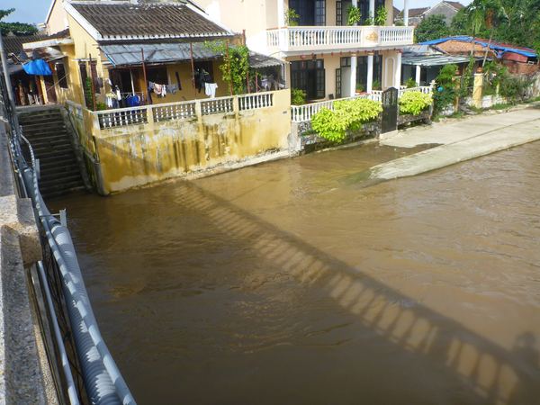Hoi An - nábřeží po monzunových deštících
