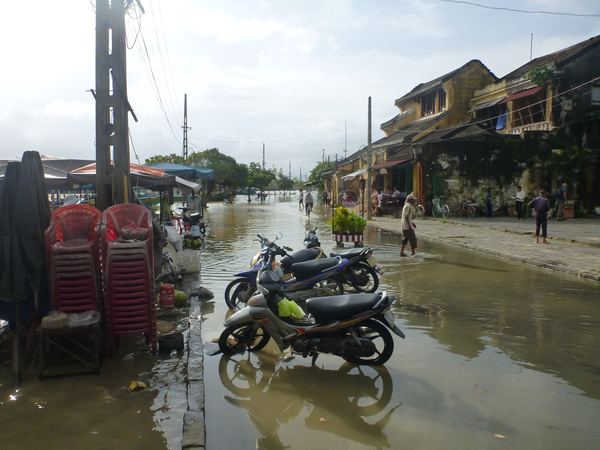Hoi An - nábřeží po monzunových deštících