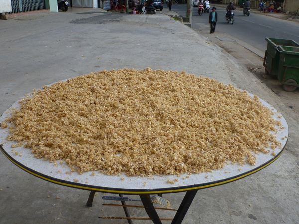 Da Lat - sušení neuvěřitelného množství česneku