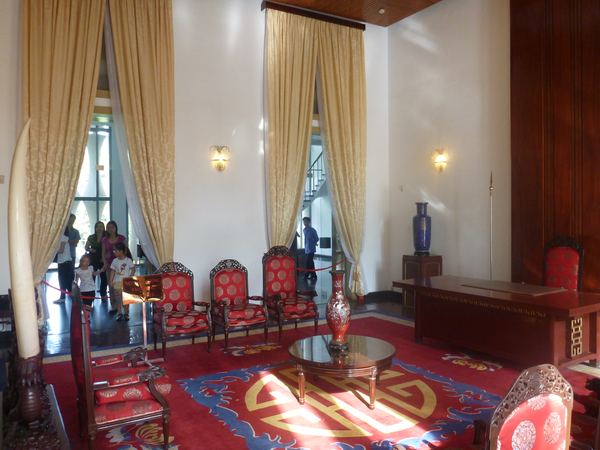 Saigon - uvnitř paláce Znovusjednocení (prezidentův přijímací salónek)
